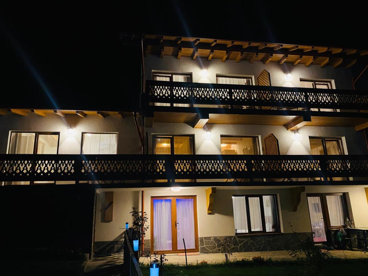 Casa Belcin Spa&Retreat บุชเตนี ภายนอก รูปภาพ