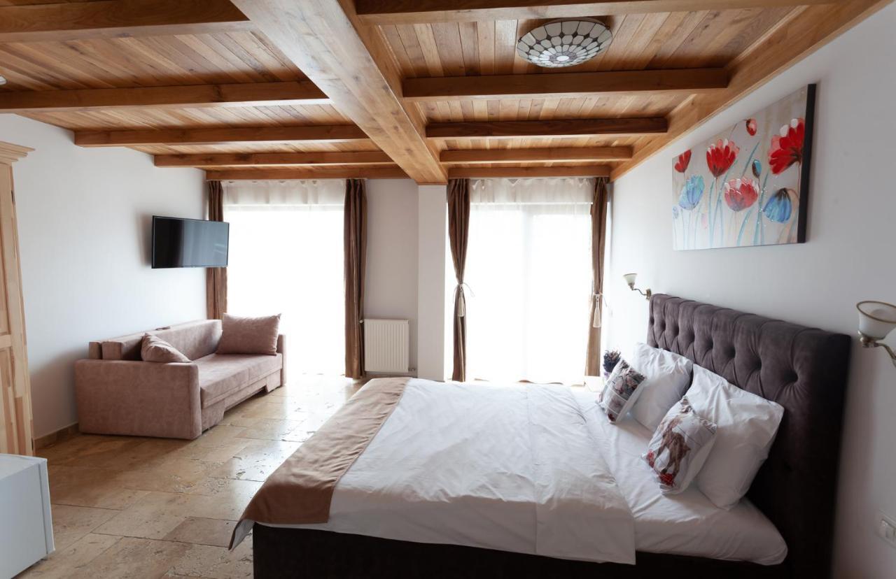 Casa Belcin Spa&Retreat บุชเตนี ภายนอก รูปภาพ