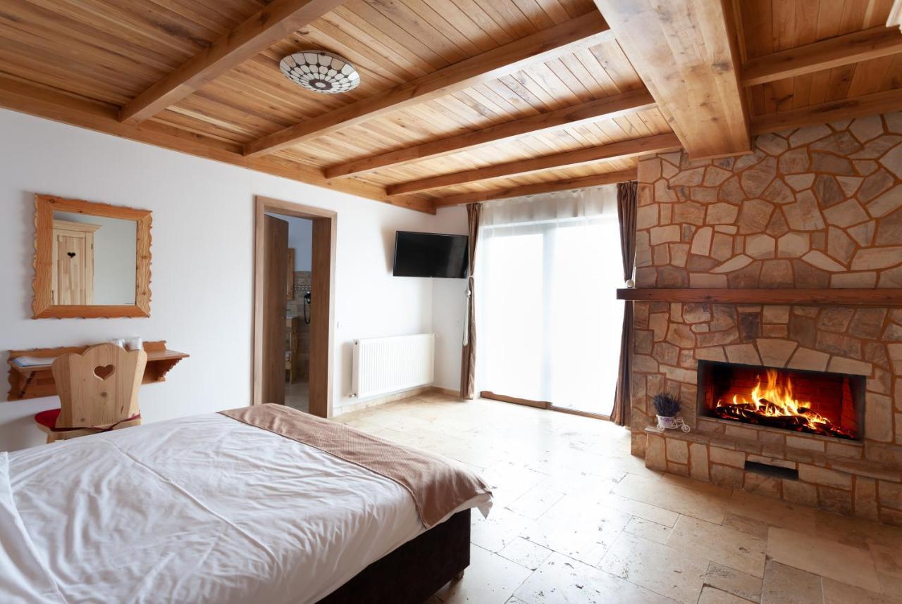 Casa Belcin Spa&Retreat บุชเตนี ภายนอก รูปภาพ